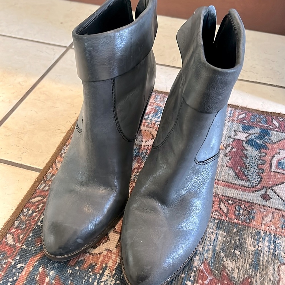 Lucky brand lk nycott 9 1/2 M Leather booties
